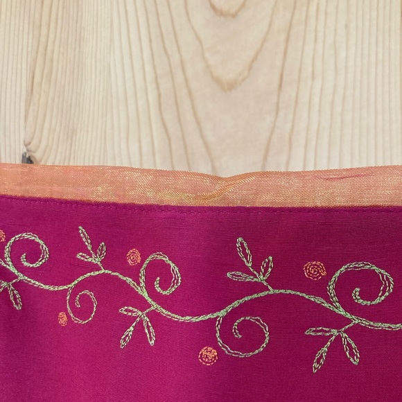 A 100% silk lined top with beautiful details on top. - Picture 2 of 6